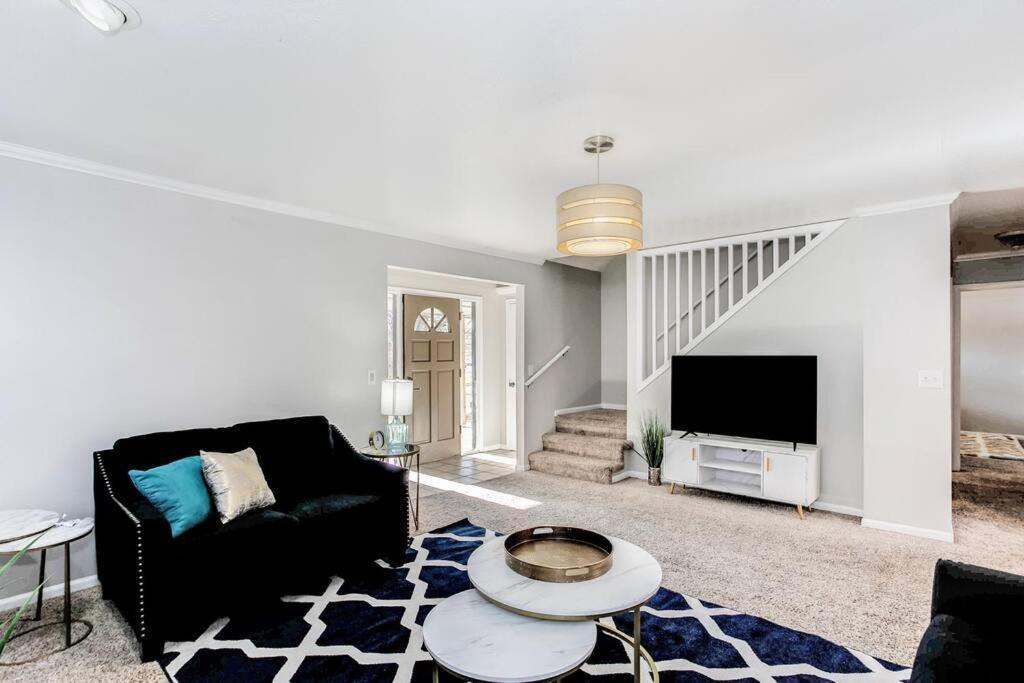 Wow! Spacious Retreat & Amazing Yard 2400+4Bd/3Bth Уичита Экстерьер фото
